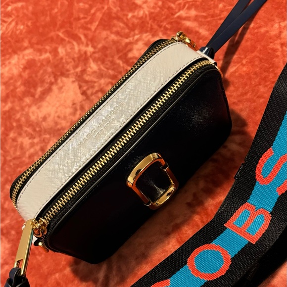 Croos body bag almost new excellent condition 💙🖤 - Picture 3 of 5